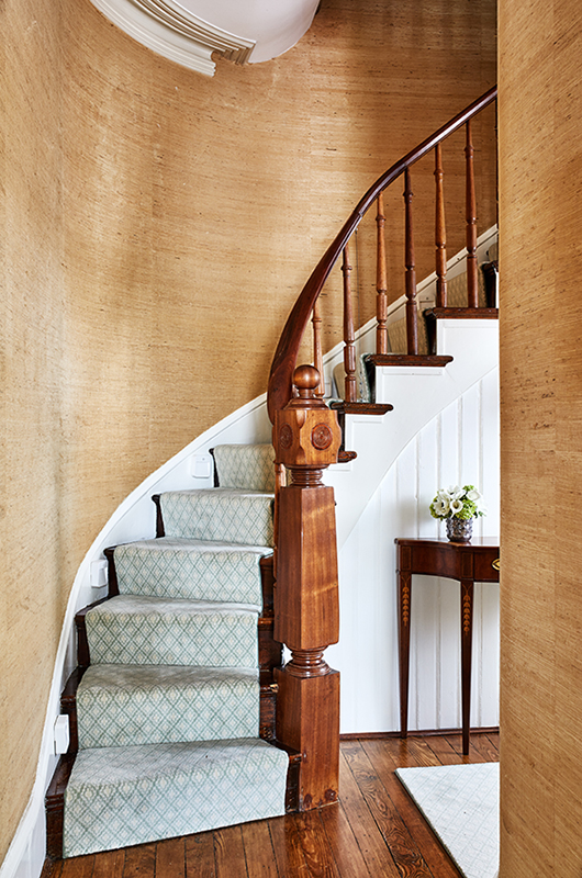 Curved stairs with stair runner